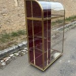 Grande vitrine ancienne de magasin luxueuse, collectionneur, salon.