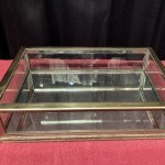 Ancienne petite vitrine de magasin.(réservée)
