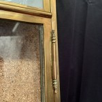 Ancienne vitrine murale de bijouterie.