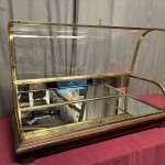 Ancienne vitrine de comptoir.