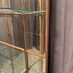 Grande vitrine de présentation.