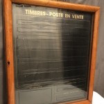 Vitrine murale timbres de la Poste.