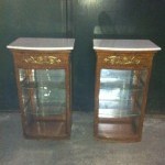 Paire de vitrines anciennes hautes