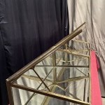 Ancienne paire de vitrines de comptoir de magasin.