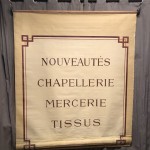 Ancien store de magasin.