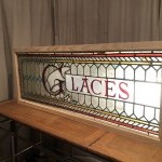 Ancienne enseigne de magasin.