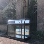 Ancienne vitrine comptoir de magasin.