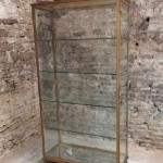 Grande vitrine ancienne de magasin.