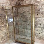 Grande vitrine ancienne de magasin.