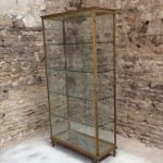Grande vitrine ancienne de magasin.