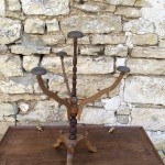 Ancien présentoir à chapeaux.