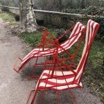 Chaises longues de jardin.