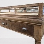 Ancienne table vitrine de magasin.(vendue LD)