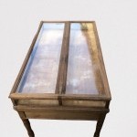Ancienne table vitrine de magasin.(vendue LD)