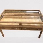 Ancienne table vitrine de magasin.(vendue LD)