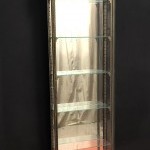 Grande vitrine ancienne de magasin de luxe.(réservée CP)