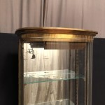 Grande vitrine ancienne de magasin de luxe.(réservée CP)
