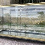 Ancien meuble comptoir vitrine de magasin.(vendu)