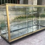 Ancien meuble comptoir vitrine de magasin.(vendu)