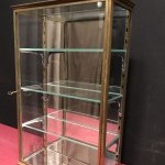 Ancienne petite vitrine murale.