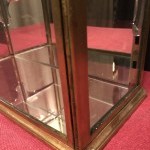 Ancienne petite vitrine murale.