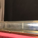 Ancienne petite vitrine de comptoir de magasin.