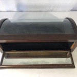 Ancienne petite vitrine de magasin.(réservée)