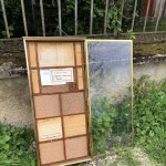 Ancienne vitrine murale de bijoutier.