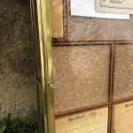 Ancienne vitrine murale de bijoutier.