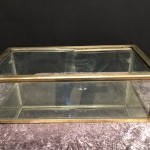 Ancienne vitrine de comptoir de magasin.