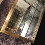 Ancienne vitrine de comptoir de magasin.