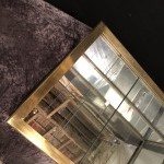 Ancienne vitrine de comptoir de magasin.