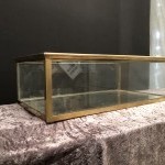 Ancienne vitrine de comptoir de magasin.
