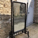 Ancien miroir psyché de magasin.