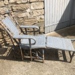 Ancienne chaise longue de jardin, jardin d'hiver.